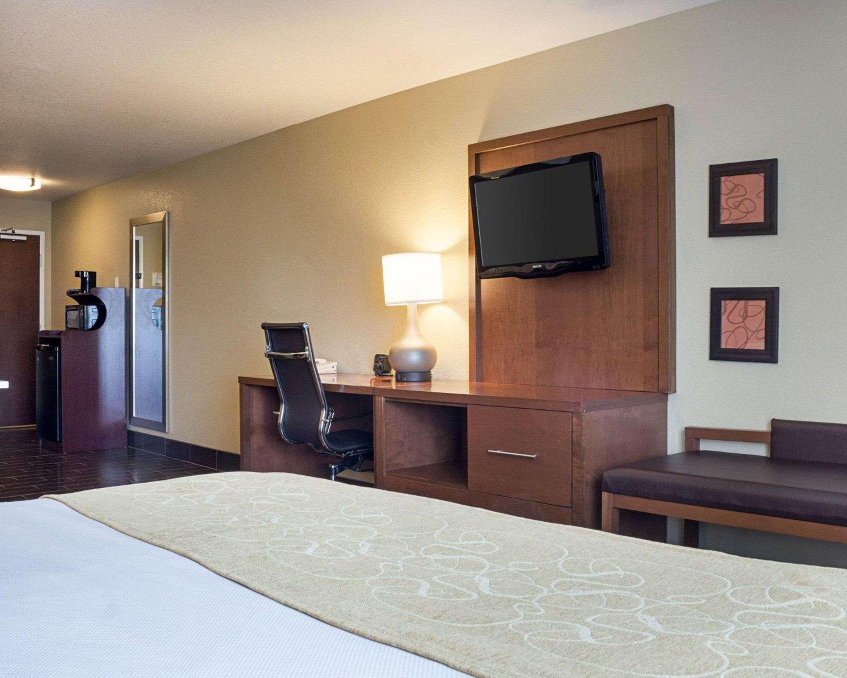 Comfort Suites Минот Экстерьер фото