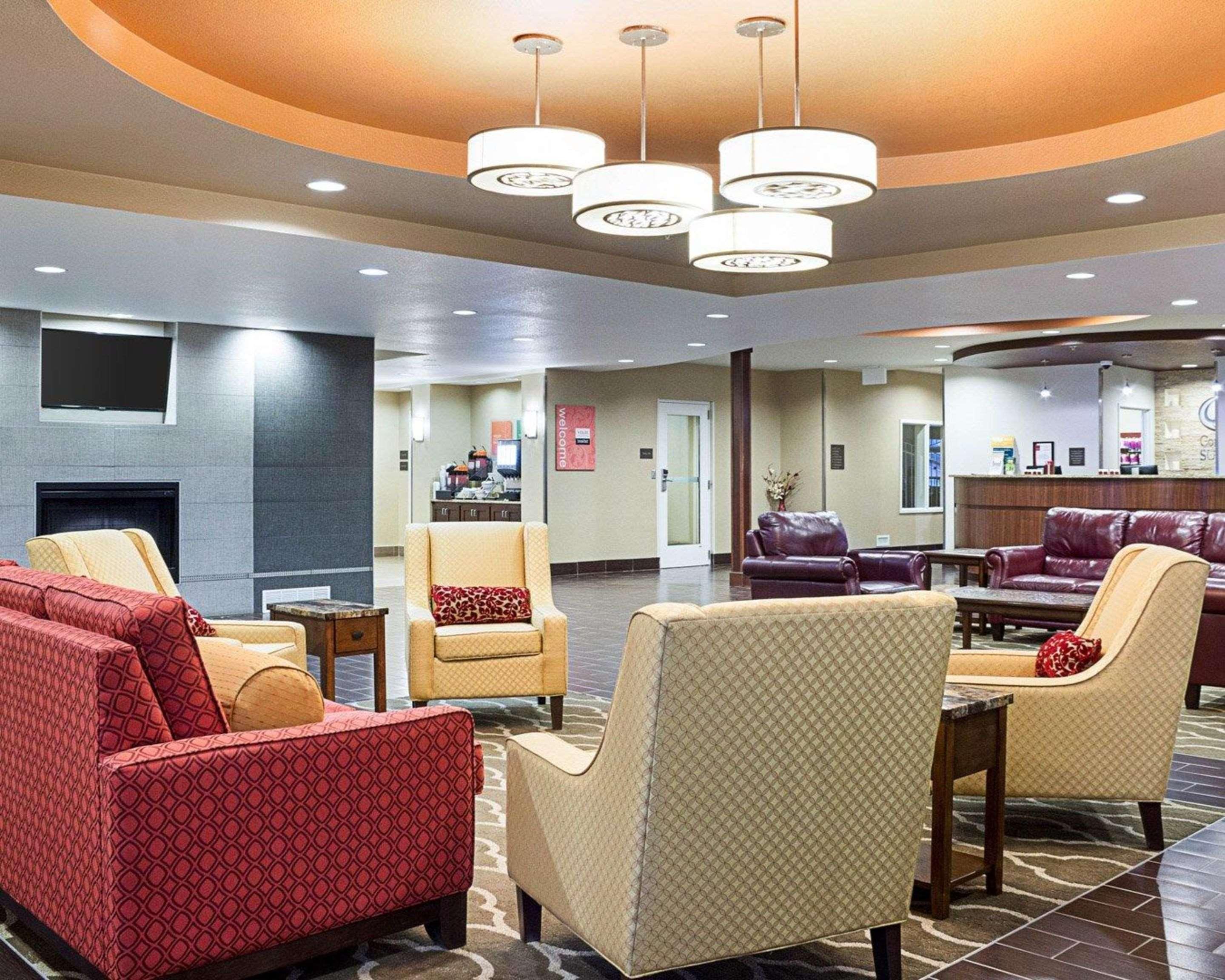 Comfort Suites Минот Экстерьер фото