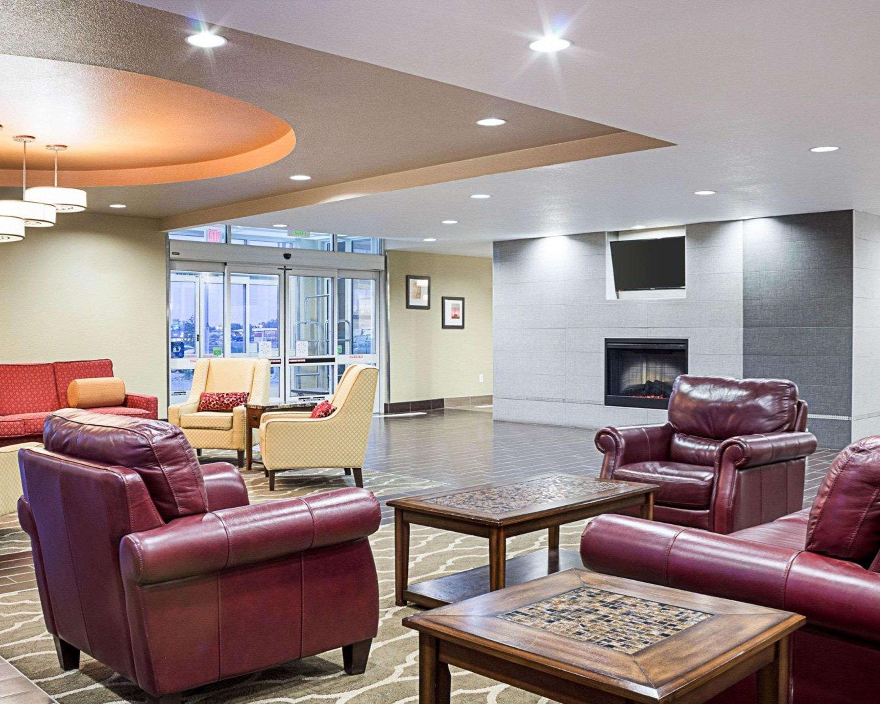 Comfort Suites Минот Экстерьер фото