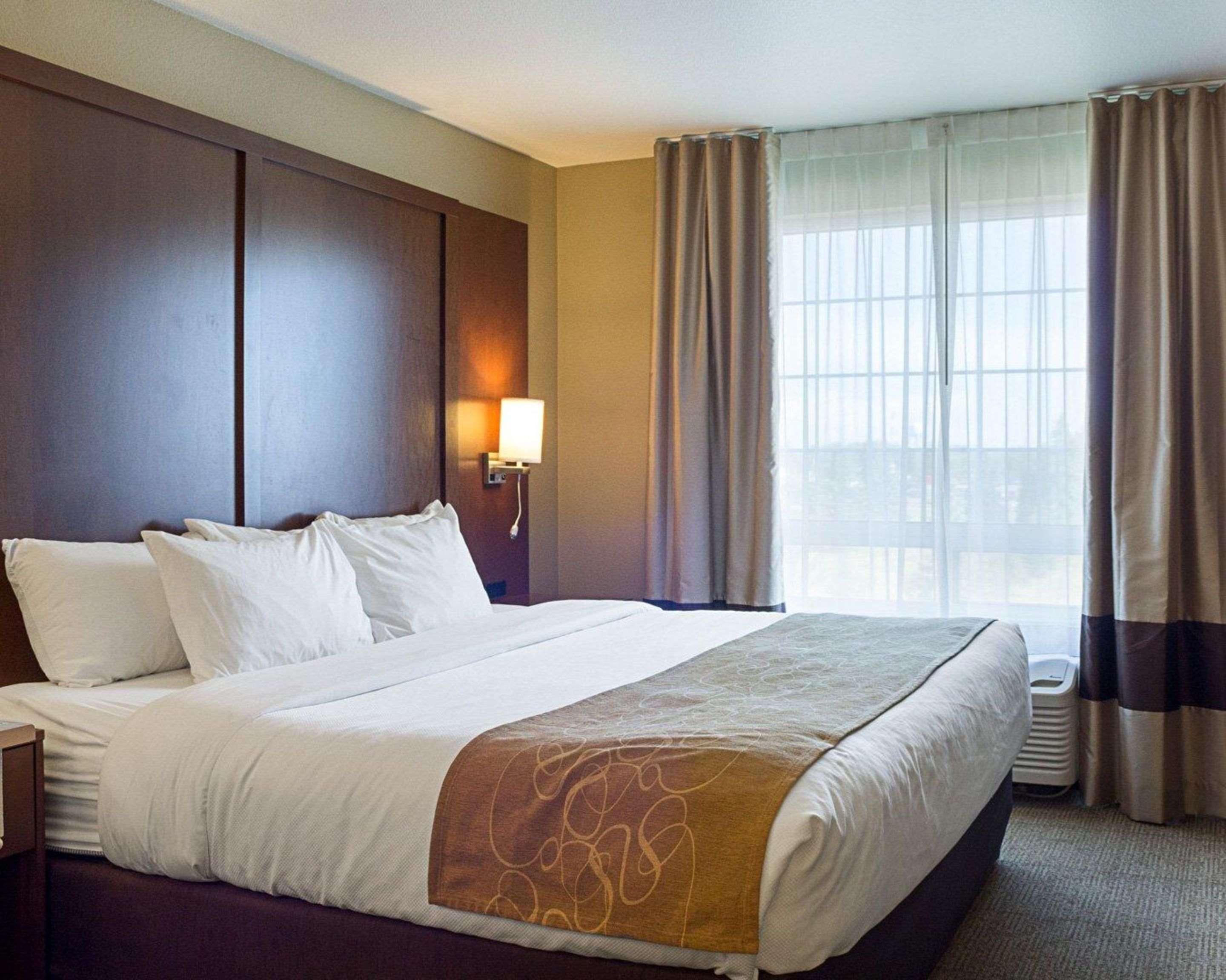 Comfort Suites Минот Экстерьер фото