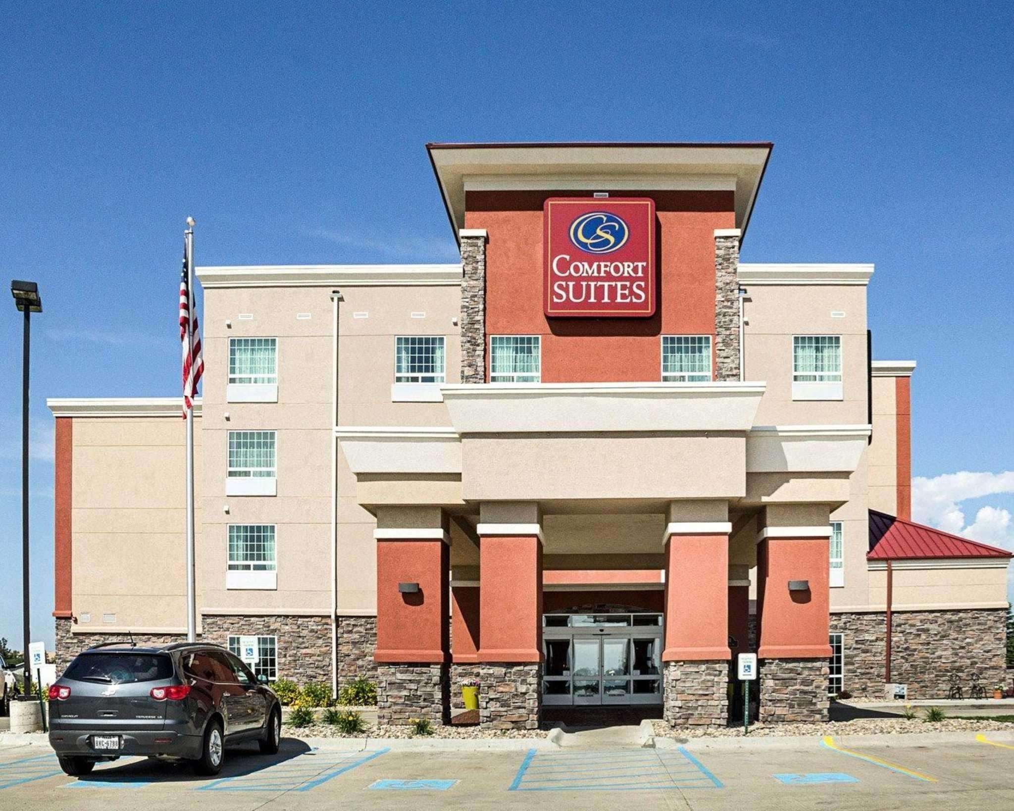 Comfort Suites Минот Экстерьер фото