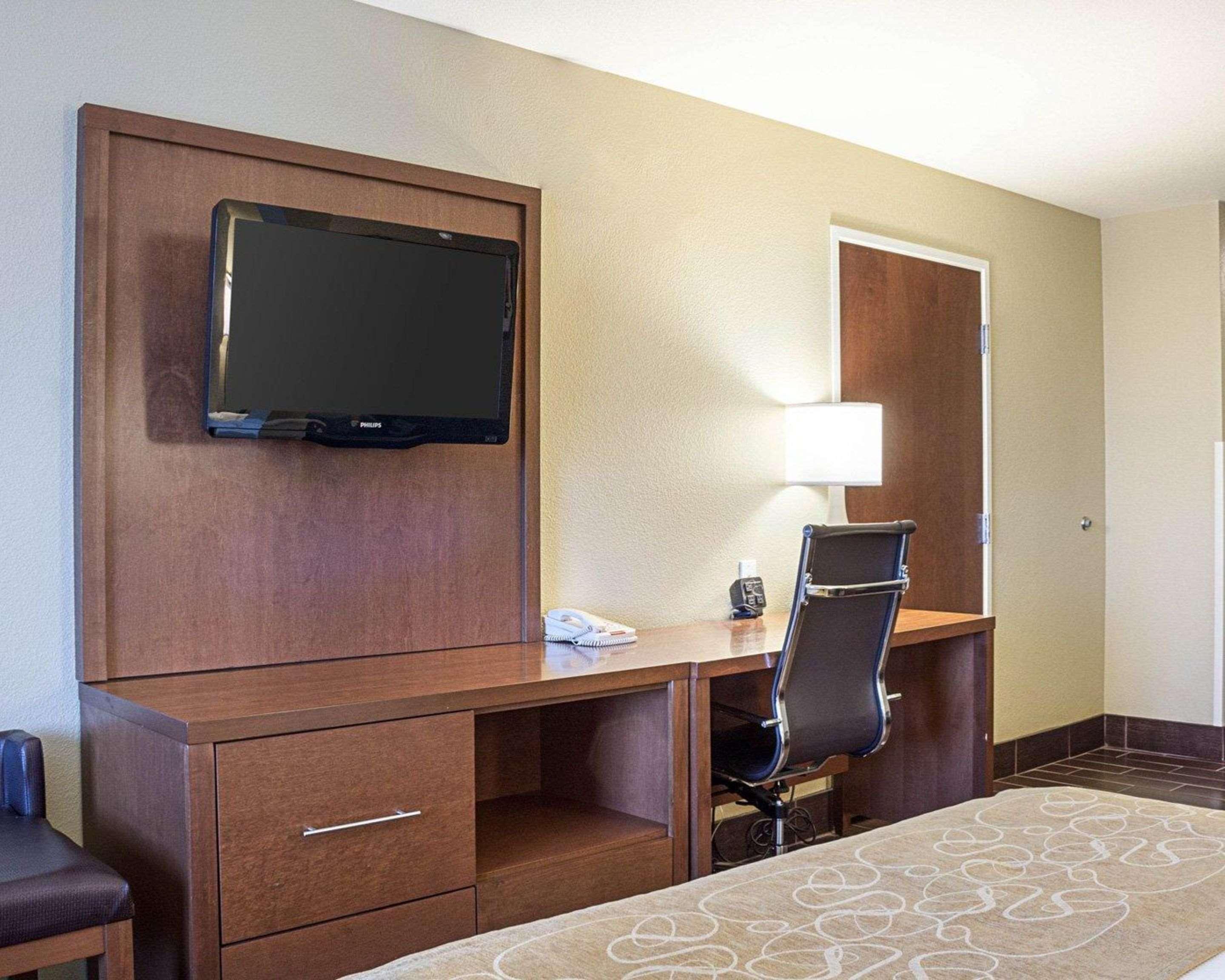 Comfort Suites Минот Экстерьер фото