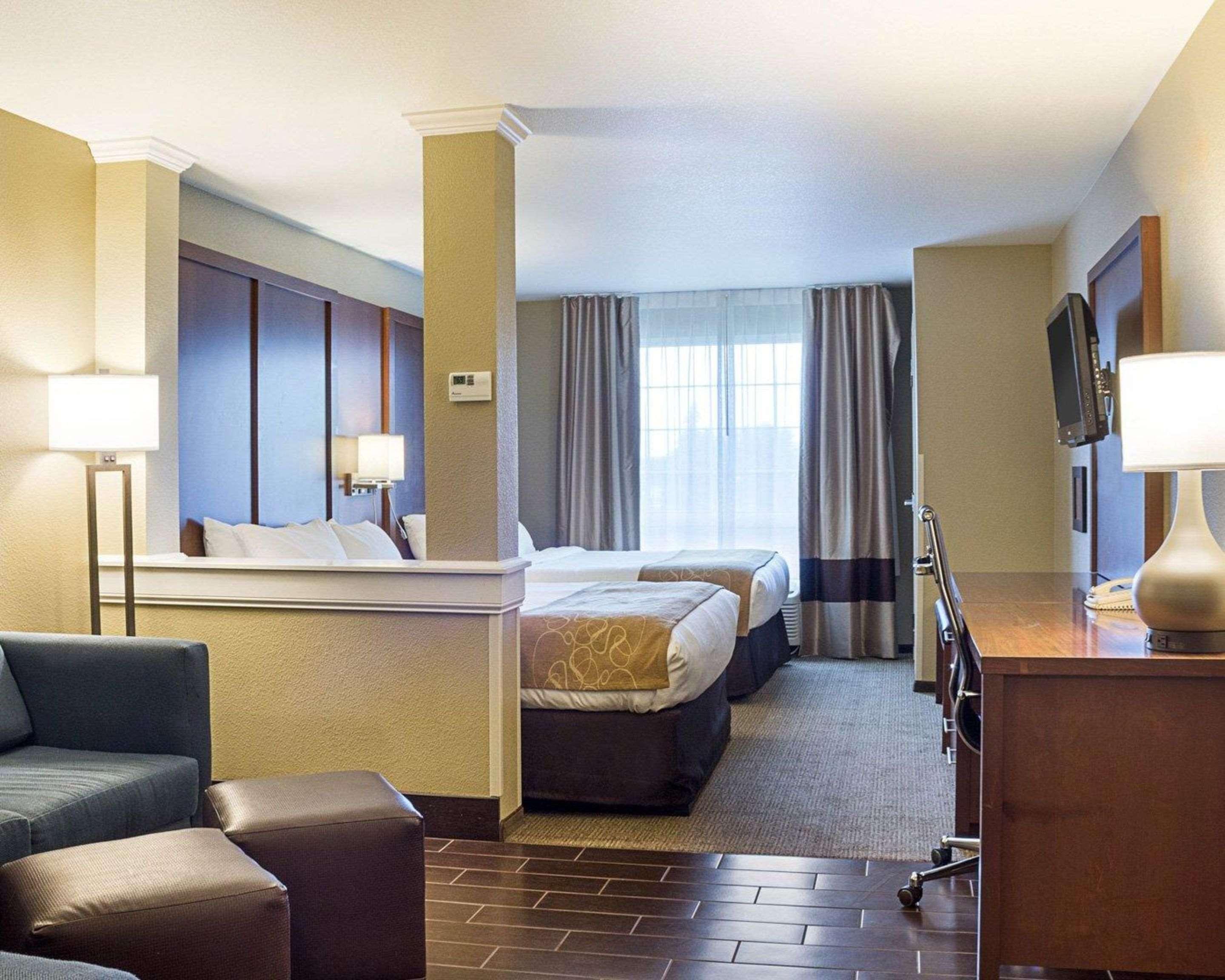 Comfort Suites Минот Экстерьер фото