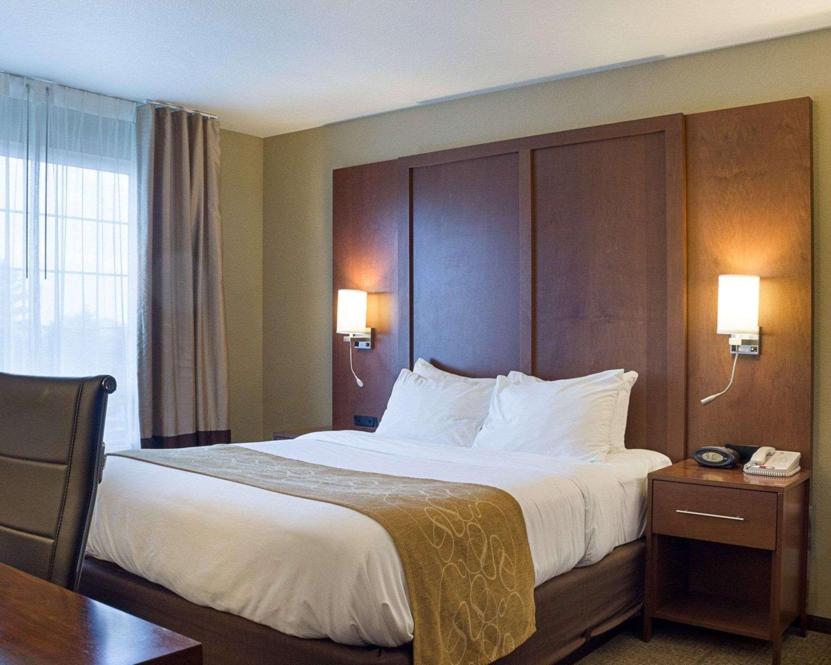 Comfort Suites Минот Экстерьер фото