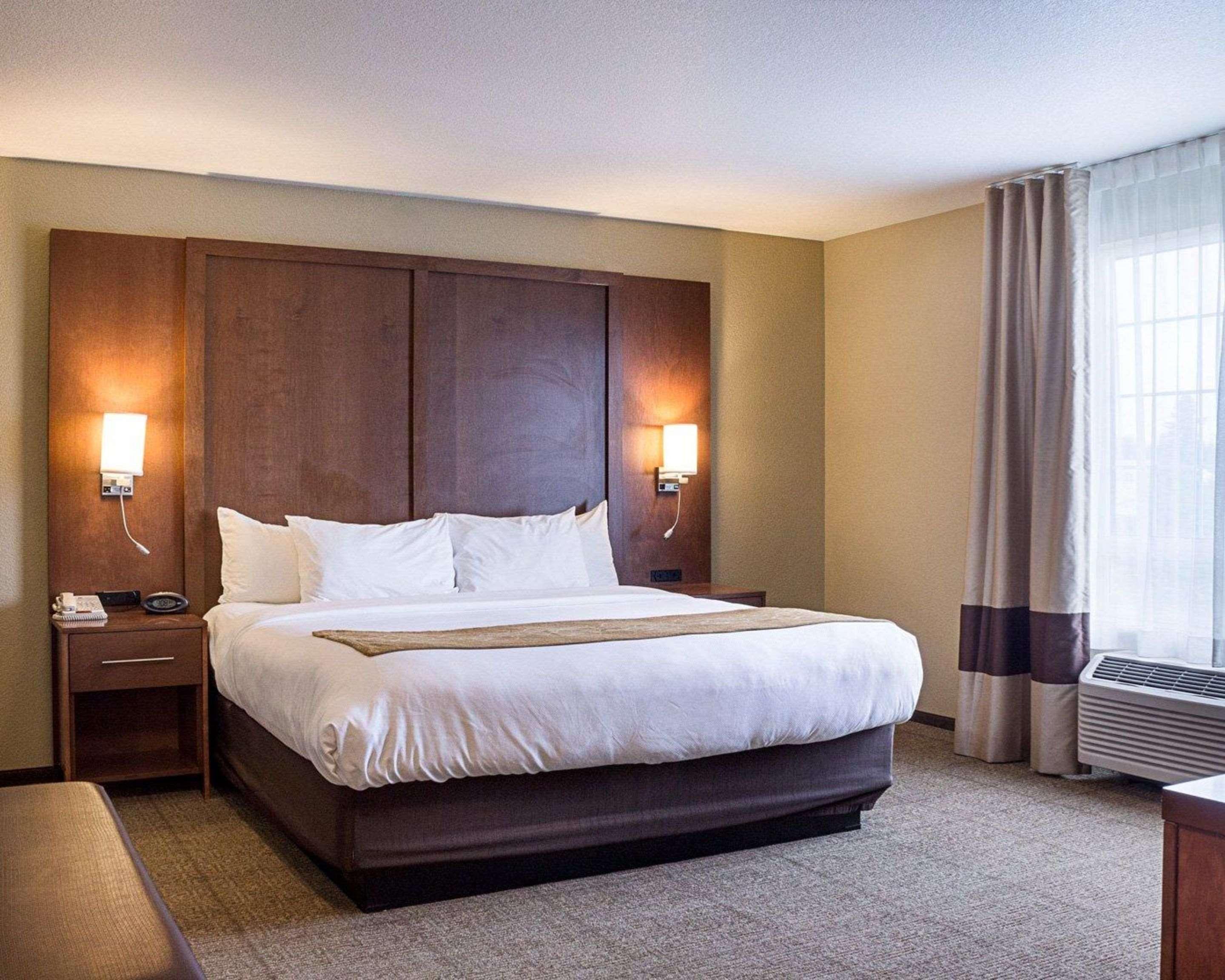 Comfort Suites Минот Экстерьер фото