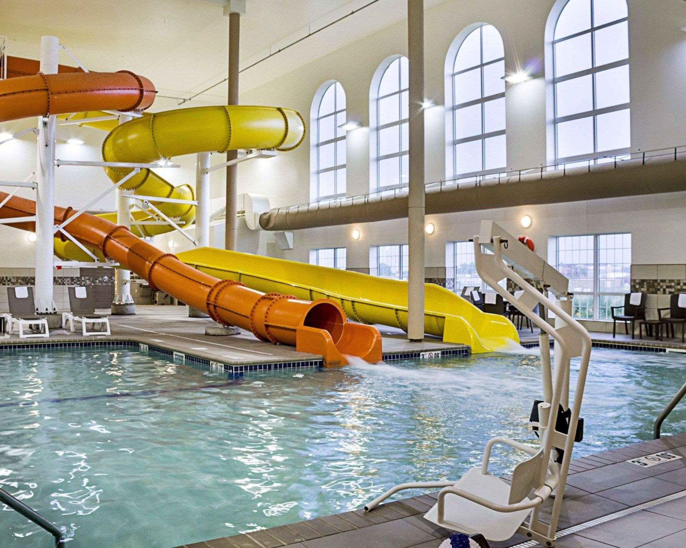 Comfort Suites Минот Экстерьер фото