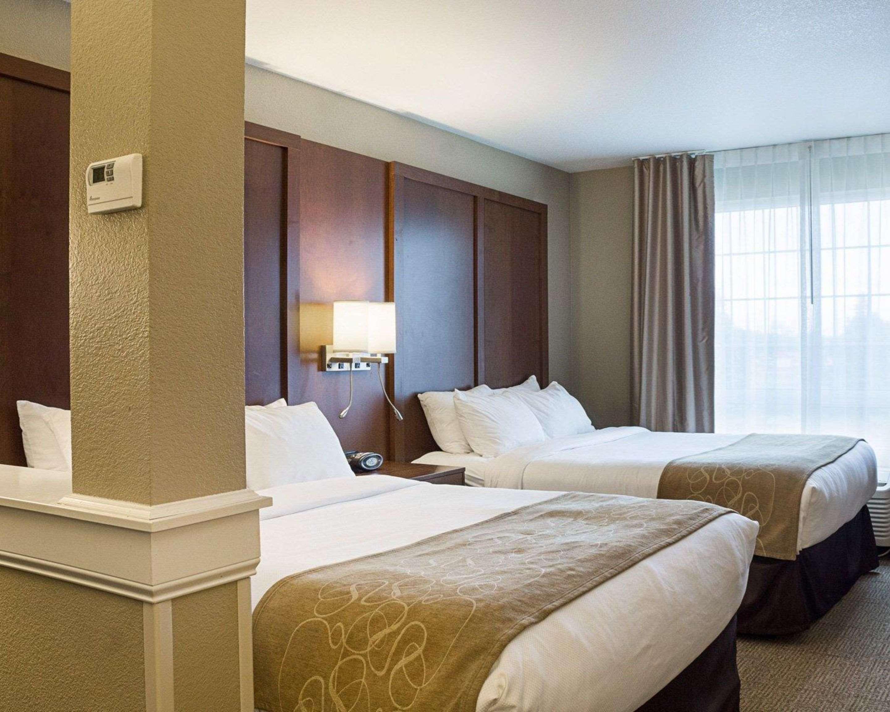 Comfort Suites Минот Экстерьер фото