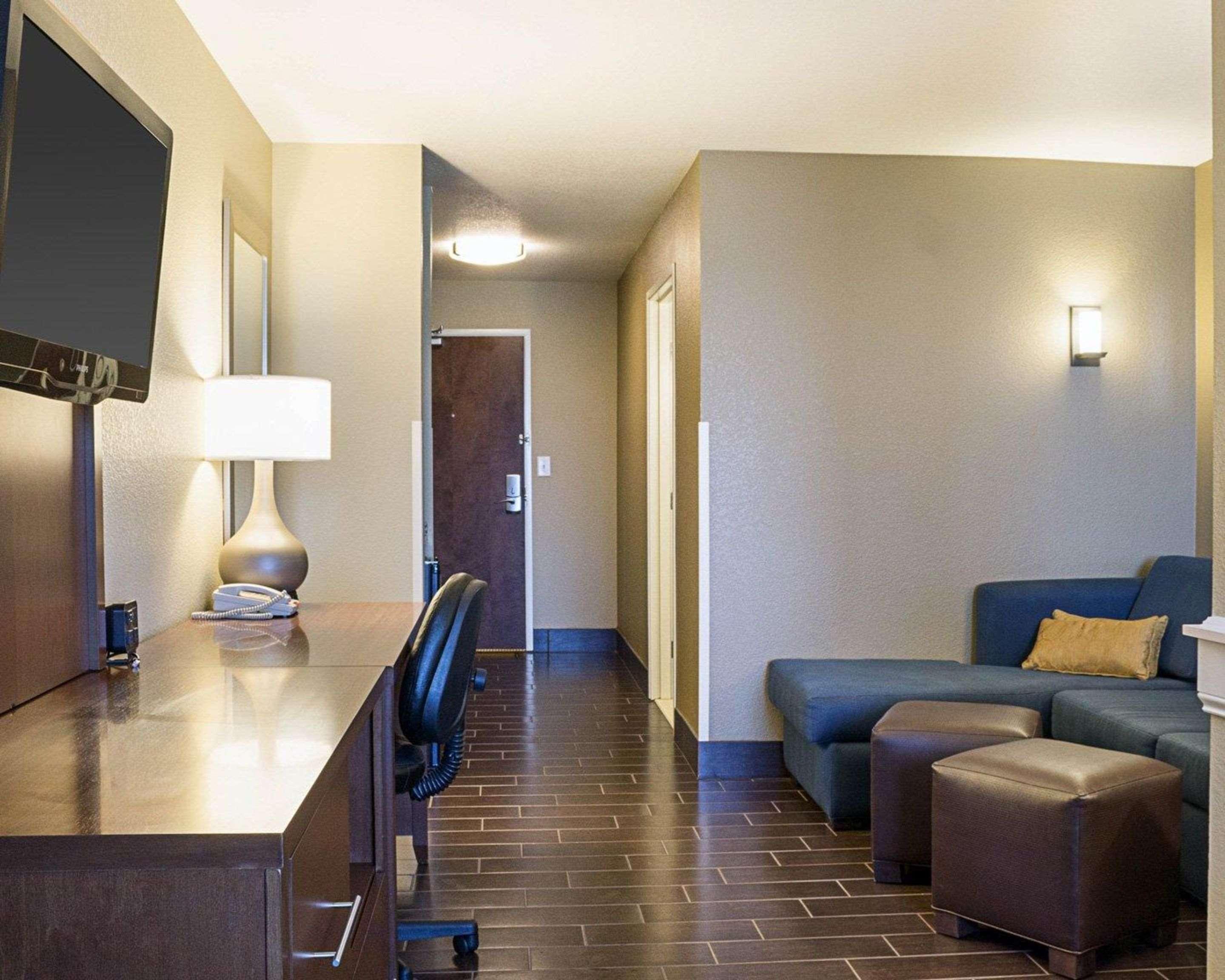 Comfort Suites Минот Экстерьер фото