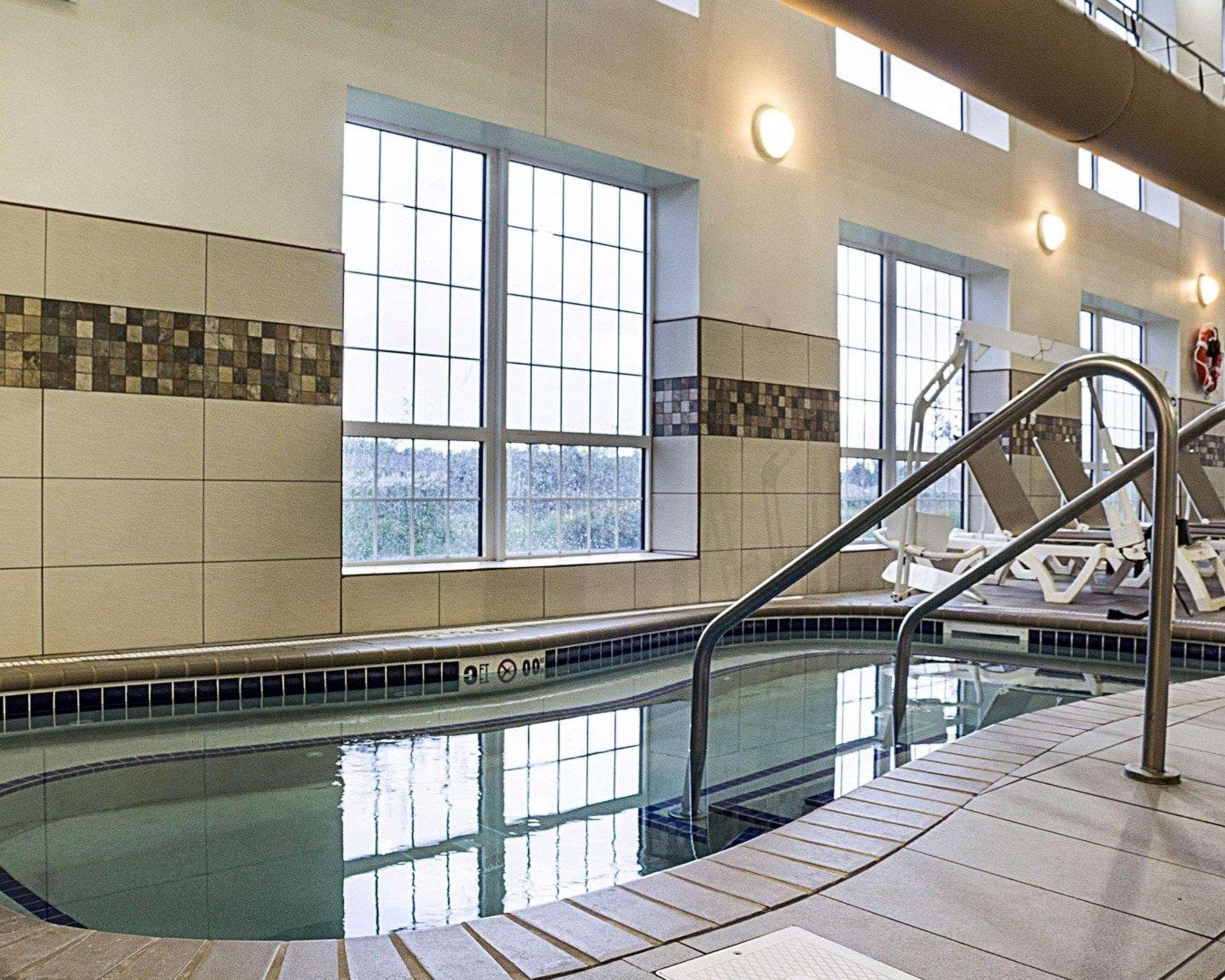 Comfort Suites Минот Экстерьер фото