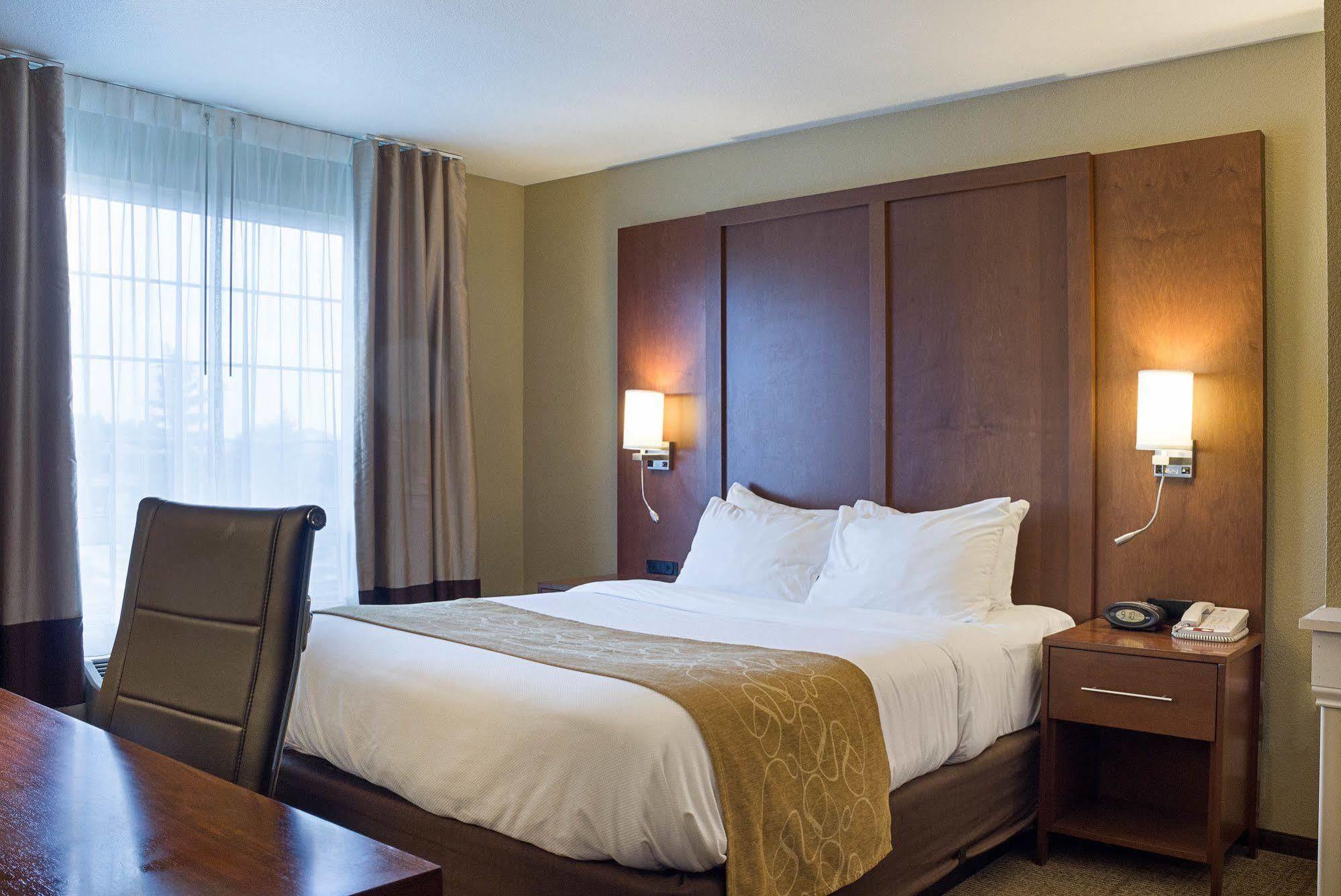 Comfort Suites Минот Экстерьер фото